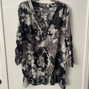 🌟4/$13🌟Sioni Black and Gray Lace-Up Blouse